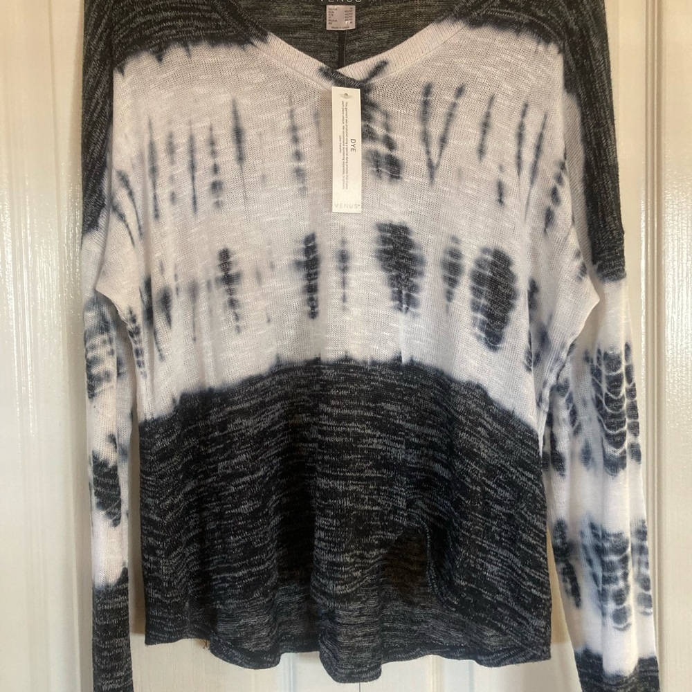 VENUS Black and White V-Neck Sweater Tie-Dye Style